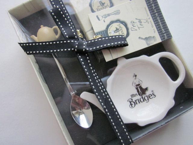 MRS. BRIDGES ' DRIP TRAY  WITCH TEA BAGS & SPOON - ZESTAW w oryginalnym opakowaniu