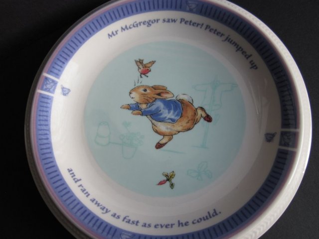Peter Rabbit Wedgwood 2001 z bajki Beatrix Potter - użytkowa kolekcjonerska porcelana