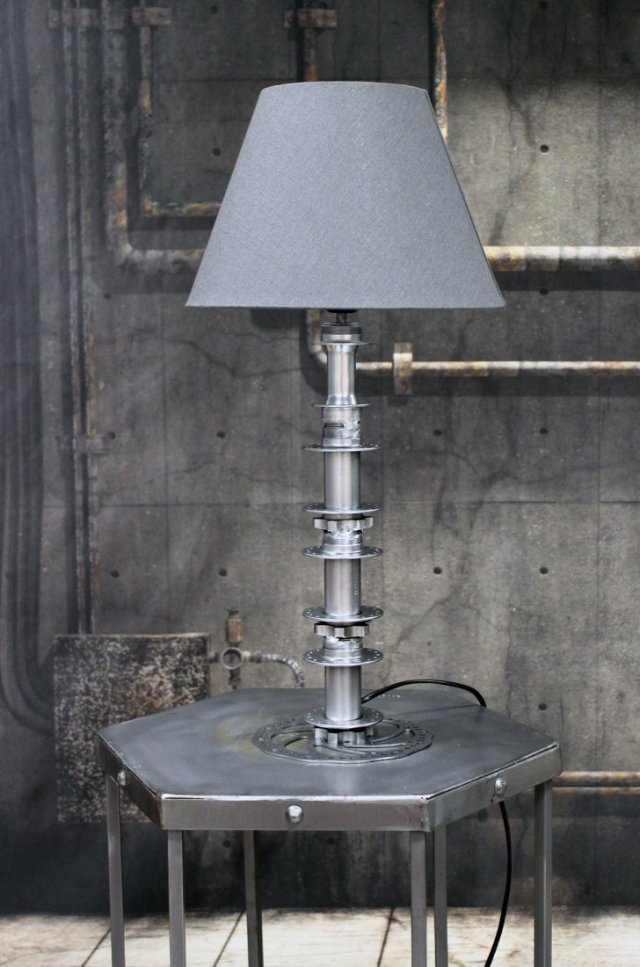 Lampa stojąca Hub