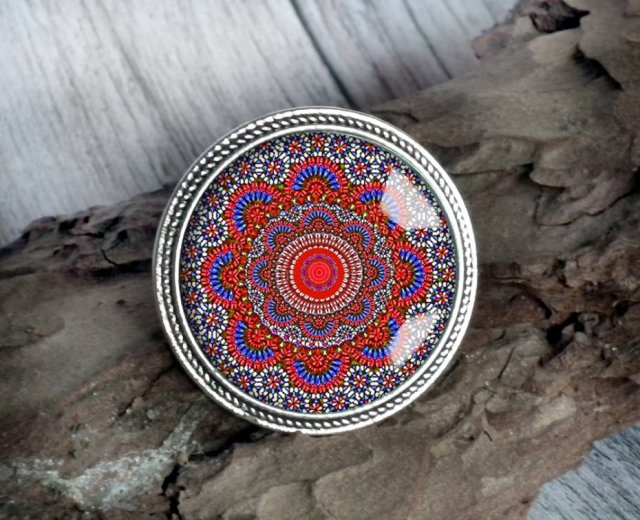 broszka red mandala