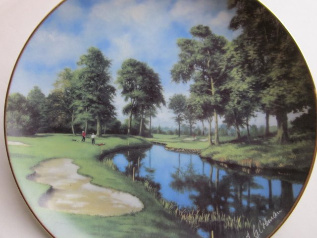 Danbury Mint - A.G.COLEMAN - GOLF COURSES OF THE BRITISH  ISLES - THE 10TH AT THE BELFRY - KOLEKCJONERSKI TALERZ PORCELANOWY