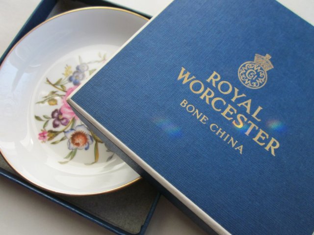 Royal Worcester w eleganckim firmowym opakowaniu średnica 11 cm