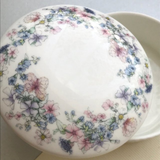Wedgwood - Angela ❀ڿڰۣ❀ Puzdro ❀ڿڰۣ❀ MARKOWA PORCELANA, SYGNOWANA