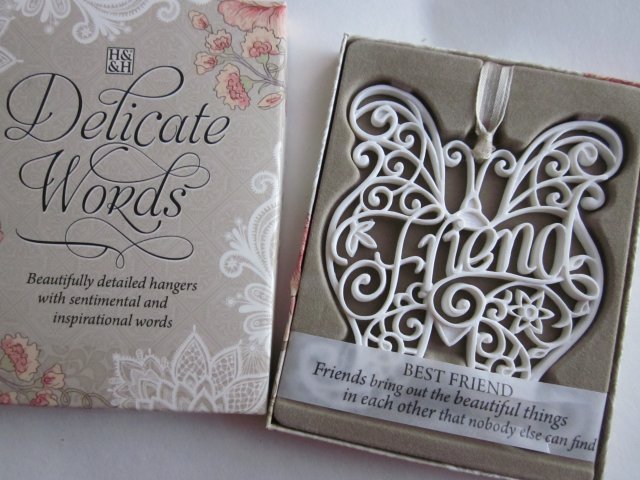 DELICATE WORDS -  FRIEND -  AŻUROWA ZAWIESZKA -  MOTYL   - SYMBOLICZNY PREZENT DLA PRZYJACIELA