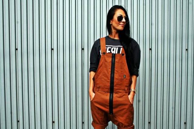 Button dungaree musztardowe ogrodniczki