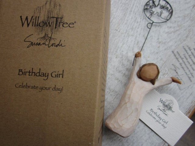 BIRTHDAY GIRL - willow tree 2005   Susan Lordi   Demdaco kolekcjonerska autorska  figurka - NOWA W ORYGINALNYM OPAKOWANIU