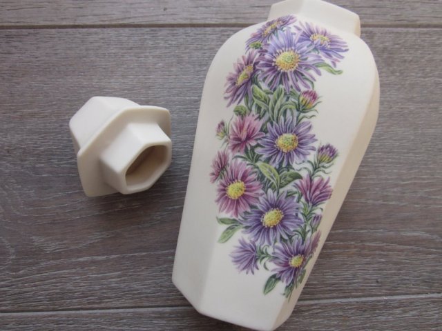 DELLA  PORCELAIN GT DERBY ENGLAND - NIESPOTYKANA AMFORA Z BISKWITOWEJ PORCELANY