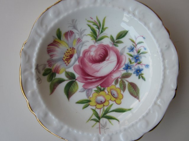 PARAGON  wykwintnie zdobiony  oryginalny talerzyk - spodeczek -szlachetna porcelana