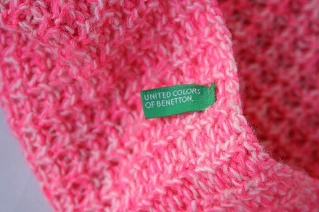 RÓŻOWY SWETER BENETTON