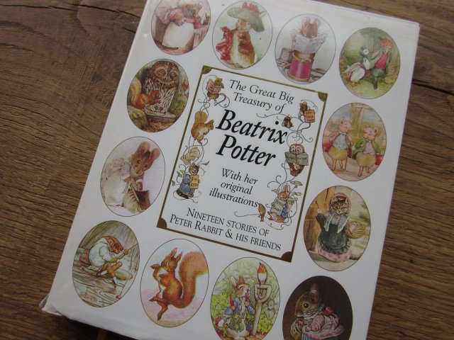 NINETEEN STORIES OF PETER RABBIT & HIS FRIENDS - THE GREAT BIG TRASURY BEATRIX POTTER -WITH HER ORIGINAL ILUSTRATIONS 235 stron