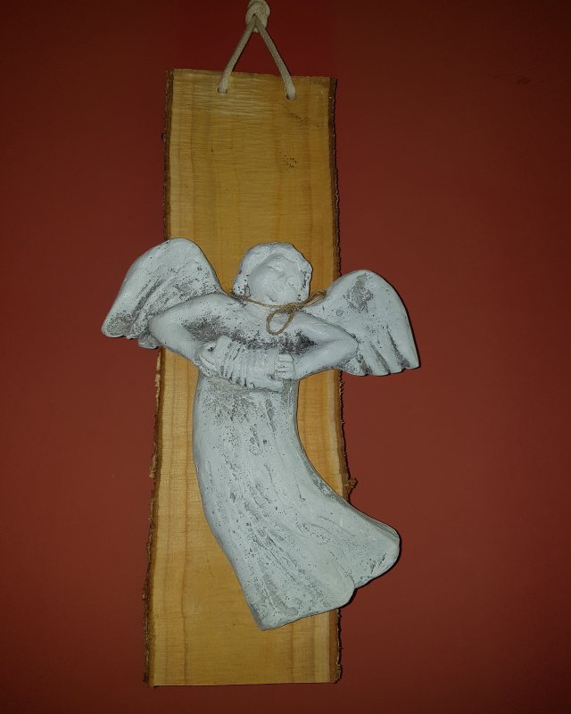 Drewniany anioł