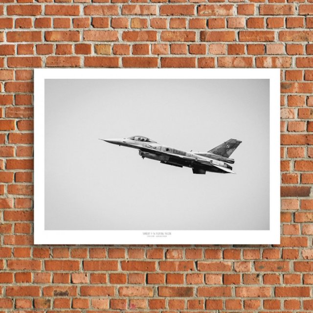 Plakat 100x70 cm - Samolot F-16- czarno-biały-03