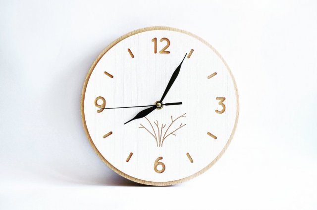 Drewniany zegar ścienny "white", średnica 26cm, z litego drewna, biały