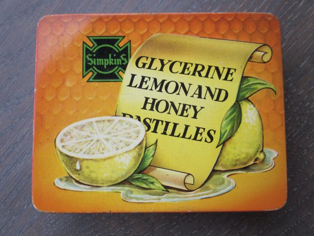 SIMPKIN'S - GLYCERINE LEMONAD HONEY PASTILLES - ORYGINALNA STARA PUSZECZKA PO PASTYLKACH IDEALNA NA PODRÓŻNE CUKIERKI