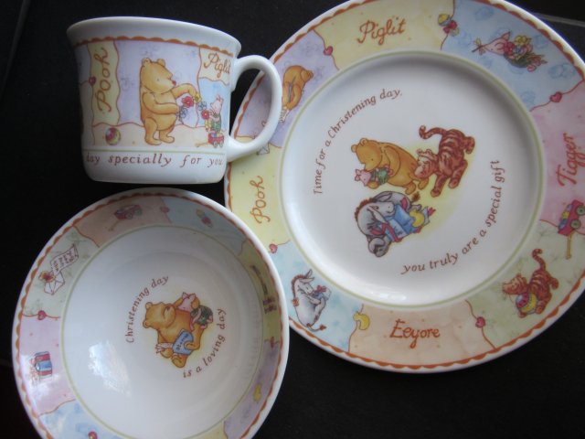 WINNIE THE POOH  BY ROYAL DOULTON -HAND DECORATED - NOWY ZESTAW CHRISTENING COLLECTION  2001 DISNEY