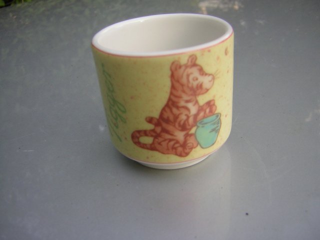 classic Pooh by Royal Doulton  WINNIE THE POOH 2001 DISNEY