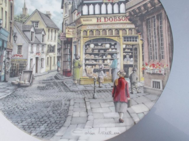 Royal Doulton 1990     " Shoping"  by Colin Warden " The Book Shop" numer 4 z serii