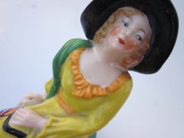 antyk - ręcznie malowana - sygnowana - ARCADIAN CHINA ENGLAND - Starej daty figurka porcelanowa