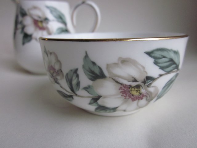 CROWN -  NIESPOTYKANA EKSKLUZYWNA PORCELANA  - FANTASTYCZNE ELEGANCKIE  KWIATOWE ZDOBIENIE - CIEKAWA FORMA