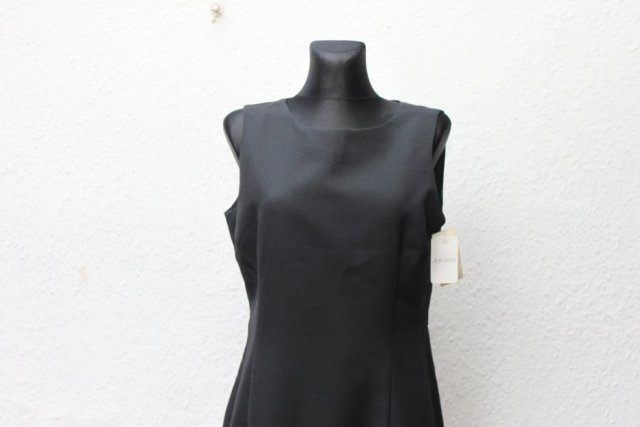 Czarna długa sukienka z rozporkiem