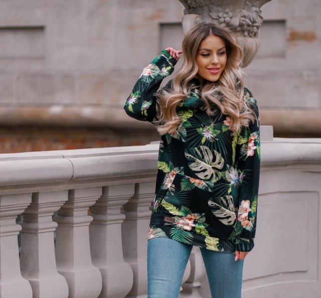 czarna bluza kangurka w kwiaty i liście z dużym kapturem i golfem s - xl