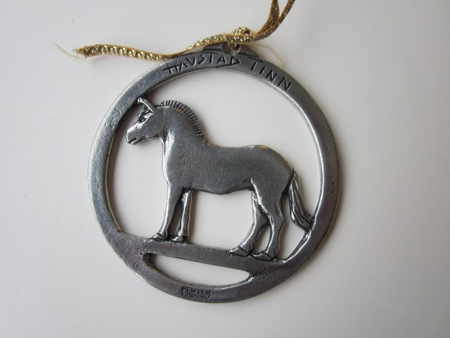 PEWTER Norway hanstad tinn - fjord hest -  oryginalna cynowa  ZAWIESZKA DEKORACYJNA