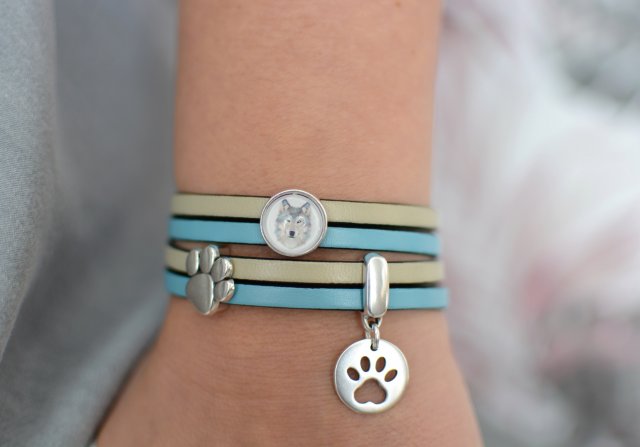 BRANSOLETKA SKÓRZANA MAGNETOOS DOUBLE WOLF AND PAWS CHARMS