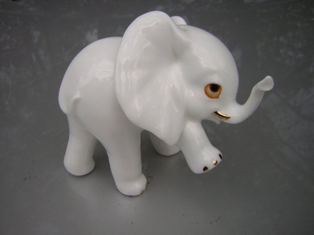 Royal Osborne kolekcjonerska porcelanowa figurka nr. 3772  słonik do kolekcji I na  na szczęście