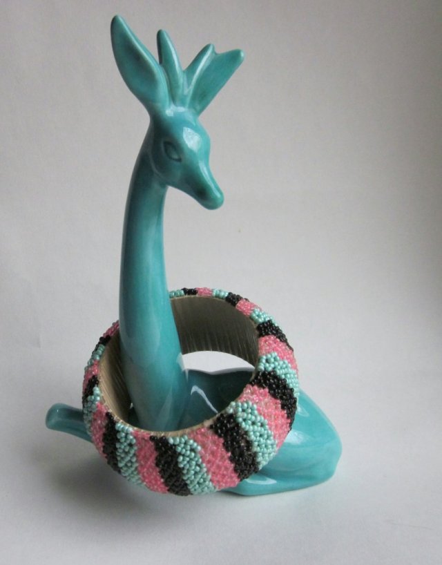 Efektowna duża 19 cm niespotykana figurka w niesamowitym wręcz kolorze