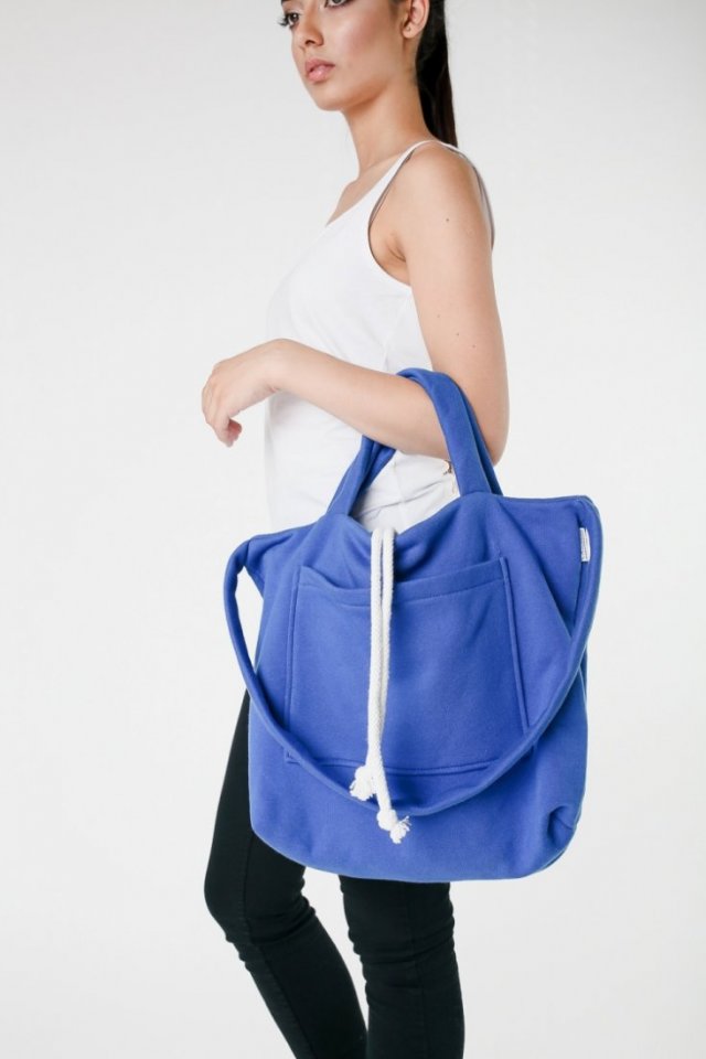 Duża torba dzianinowa,na ramię, na zakupy, pojemna , naturalna w kolorze niebieskim