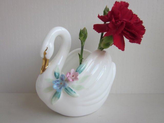 W miniaturze St. Michael made in japan Porcelanowa figurka pojemnik wazonik dekoracyjna użytkowa