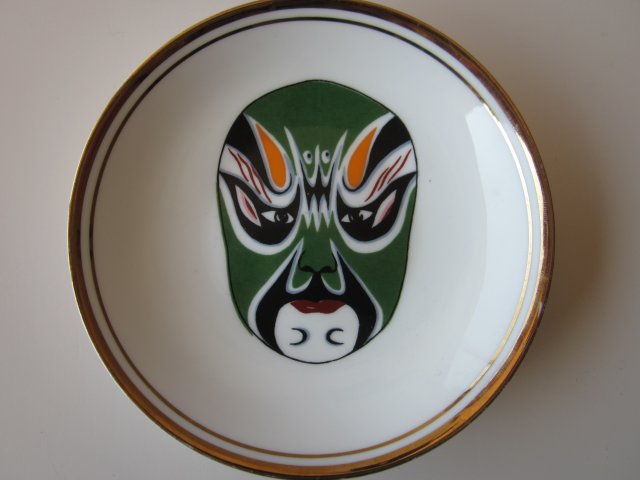 TANG SHAN CHINA FACIAL MAKEUP OF PEKIN OPERA - RED ROSES - fine bone china