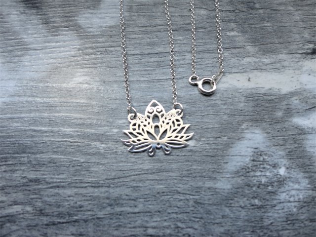 Srebrny naszyjnik Kwiat Lotosu ażur srebro 925