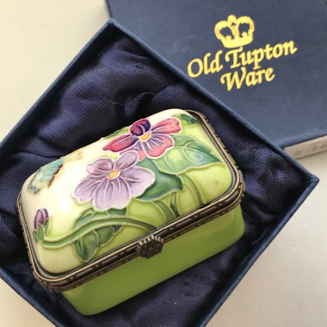Emalia na porcelanie - Fiołki ❀ڿڰۣ❀ OLD TUPTON WARE - Porcelana - KWIATY, MOTYLE - Nowe w pudełku. RZADKO SPOTYKANE