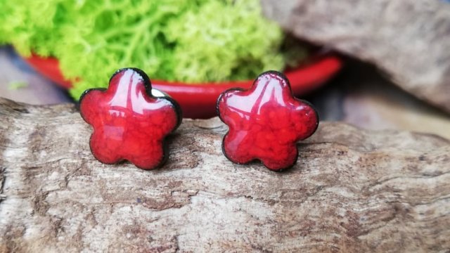 Czerwone damskie kolczyki sztyfty CERAMICZNE KWIATY piękny upominek dla kobiety WALENTYNKOWA BIŻUTERIA pomysł na prezent dla żony GAIA-ceramika