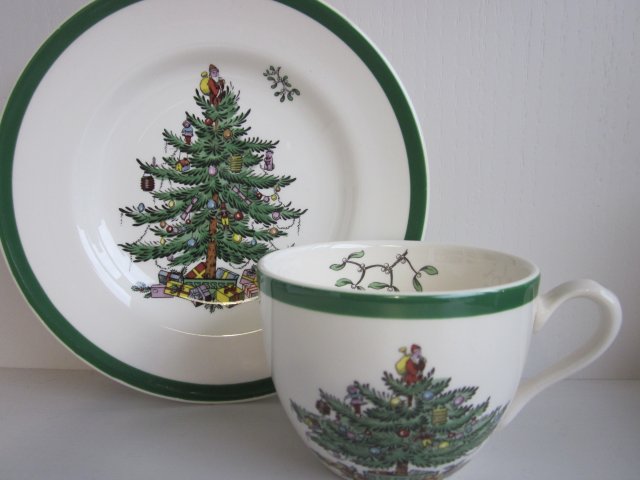 Spode christmas tree s 3324 zestaw -komplet dużej filiżanki ze spodkiem -kultowa seria świąteczna