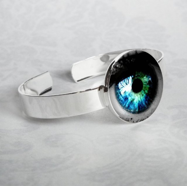 nowoczesna bransoleta z dużym oczkiem szklanym z grafiką oka