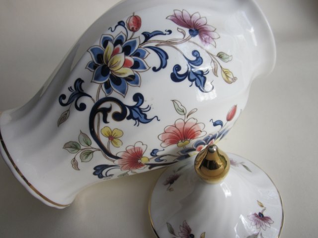 English elegance fine bone china duży  Porcelanowy Pojemnik z przykrywką orientalne kwiatowe zdobienie