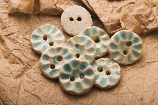 Guziki ceramiczne 8 szt.