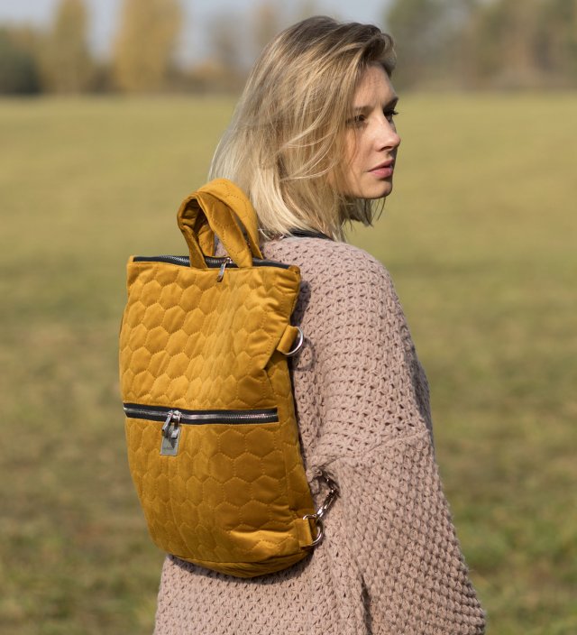 Torba / plecak 2 w 1 miodowy pikowany welur tapicerski