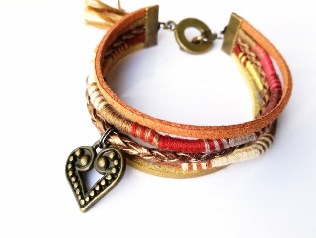 Zapach Pierników - pleciona bransoletka z piernikowym sercem, rzemienie i chwost; ciepłe brązy