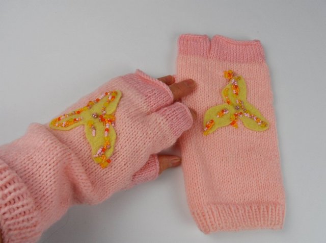 Rękawiczki z wełny, na drutach, różowe, aplikacja
