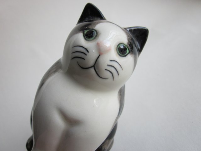 quail  Marnie nowa  kolekcjonerska figurka porcelanowa kot nowoczesny design