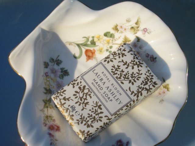 Wedgwood Mirabelle szlachetnie porcelanowa patera mydelniczka forma wręcz unikatowa