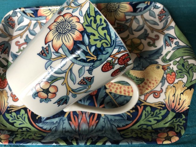 PIMPERNEL 2016 - WILLIAM MORRIS DESIGN - 8719 STRAWBERRY THIEF - KUBEK PORCELANOWY