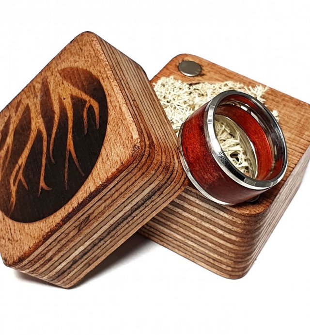 pierścionek z drewna padouk