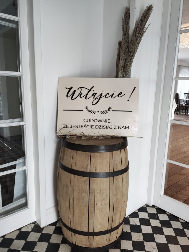 Tablica - powitanie gości weselnych w kolorze ecru