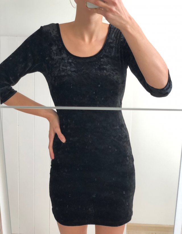 Sukienka welurowa mała czarna