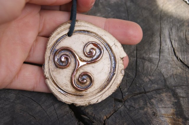 Wisior "Triskelion Navya"