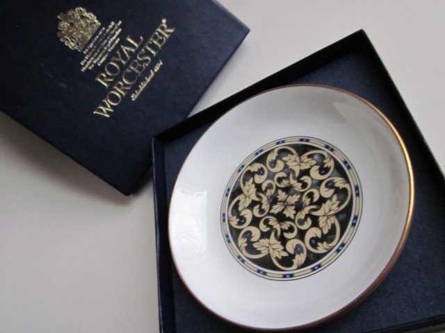Royal Worcester FRANCESCA 1991 NOWY W ORYGINALNYM FIRMOWYM OPAKOWANIU RZADKO SPOTYKANY WZÓR